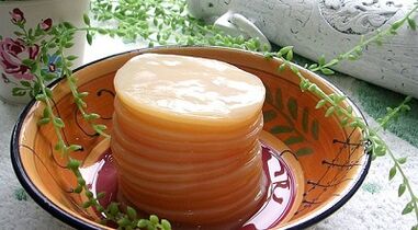Tea mushrooms for treating nail fungus