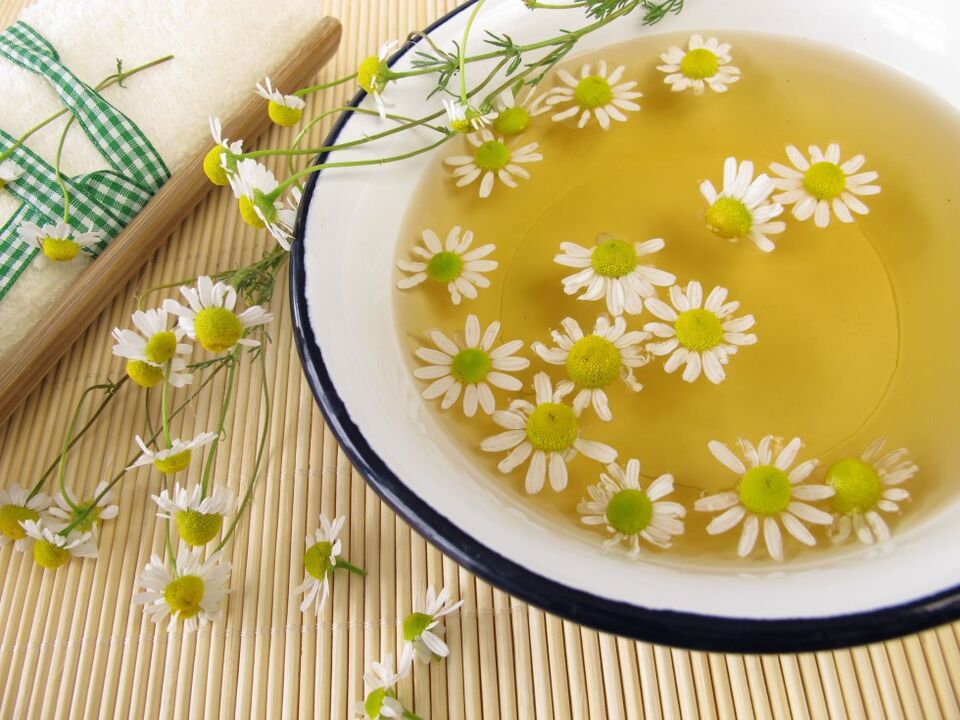 Chamomile bath to prevent foot fungus